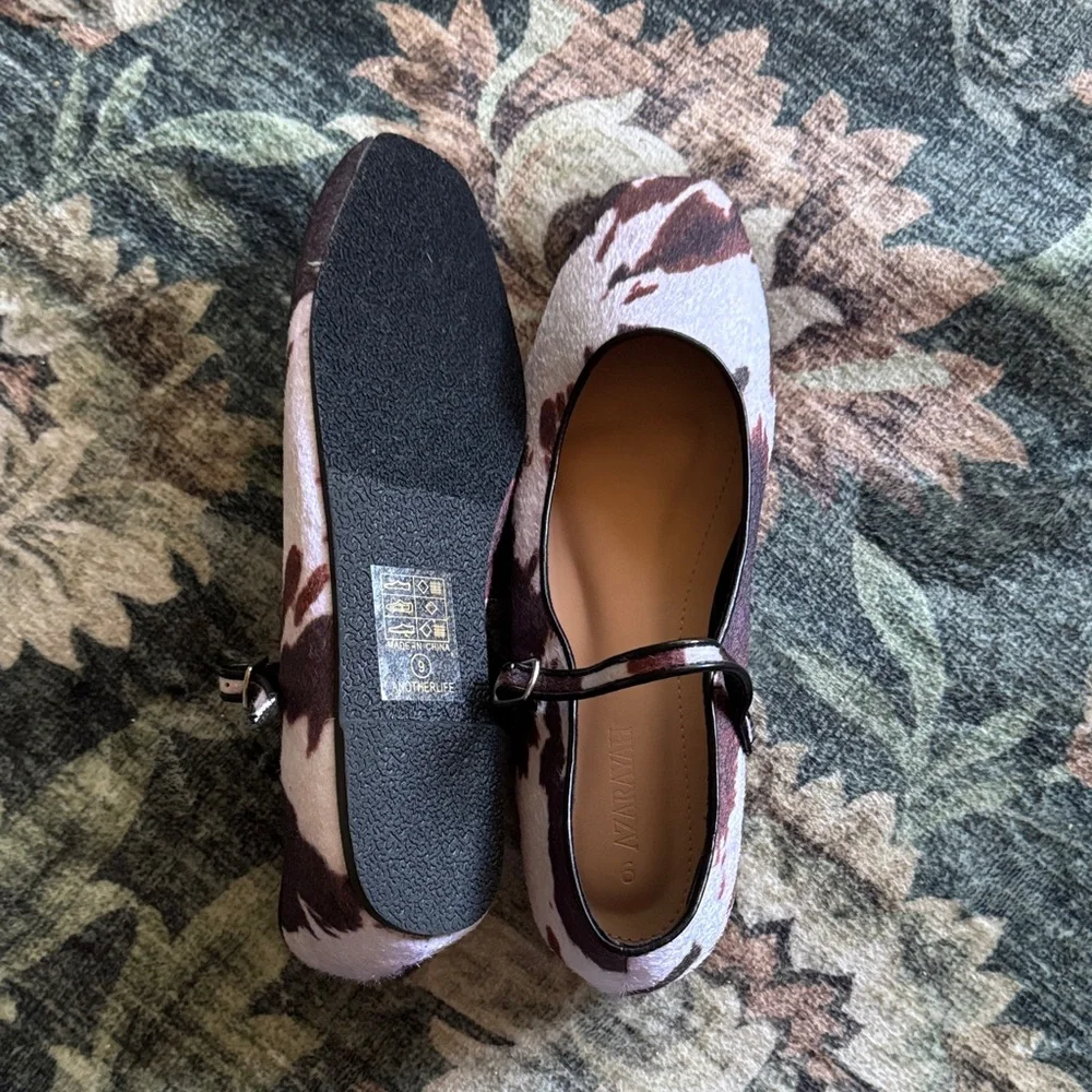 Stylish Women's Cow Print Flats - Picture 4 of 5